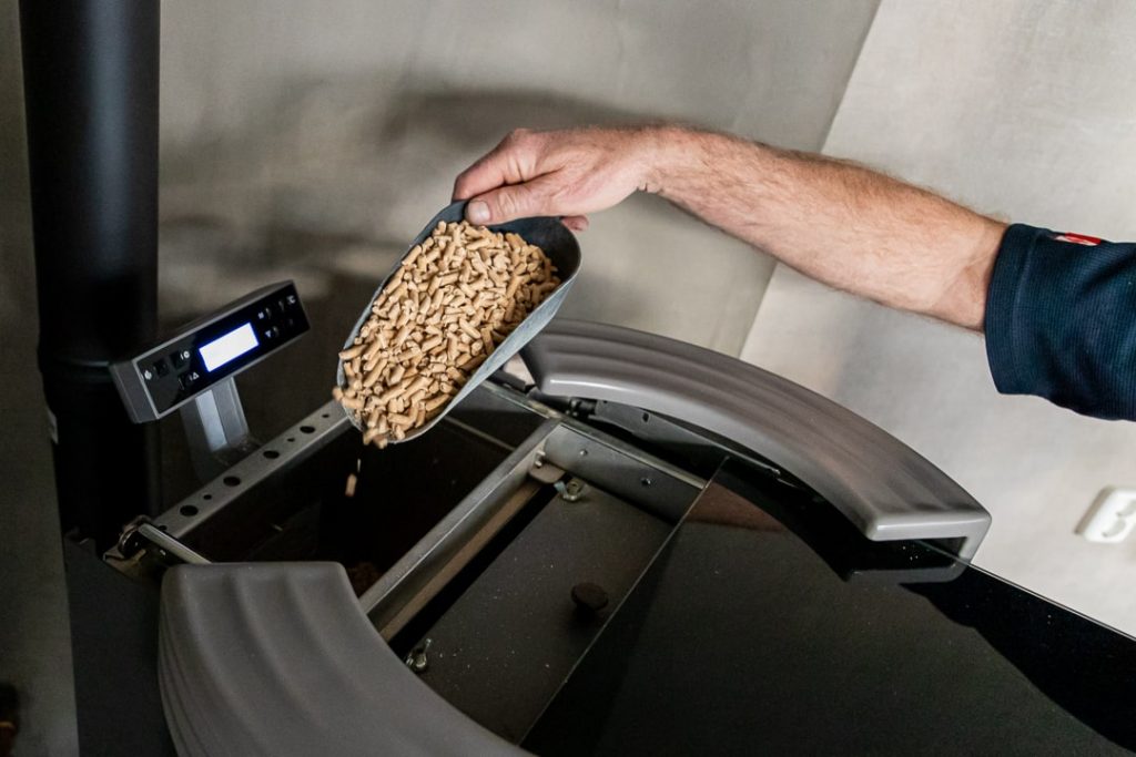 De beste pellets voor de pelletkachel zijn stevig met weinig stof, zodat de pelletschroef van je pelletkachel niet vast komt te zitten.